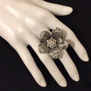 Antique Silver Rhinestone Flower Cocktail Ring – Lane Bryant (Stretchy)